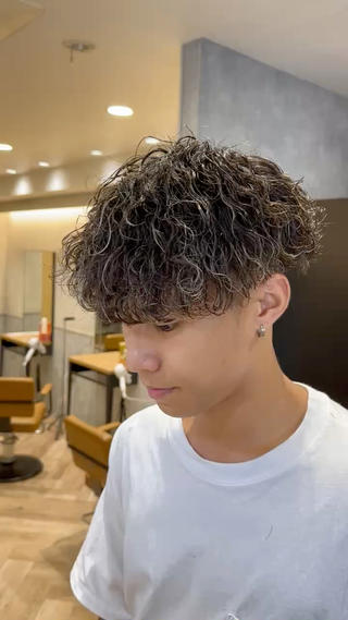 カット波巻きパーマハイライト

メンズ特化型美容師にお任せください
高クオリティーをお届けします！ 