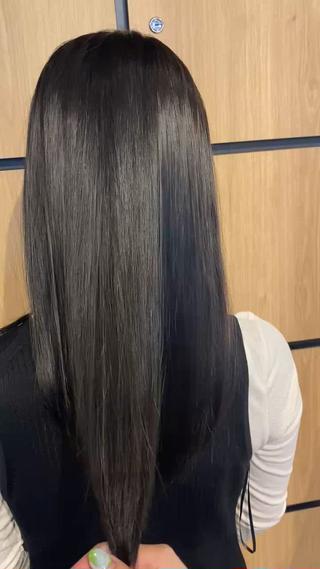 ブリーチなどのハイダメージへのアプローチが得意なシステムトリートメントです
髪の毛の主要であるタンパク質不足になると、
乾きずらさや髪の毛の広がり・脱色の原因になります。
内部ケアを優れています︎


ケアカラー→カラー前のダメージ予防処理とカラーと並行で行うトリートメントが入ったカラーです。︎ 