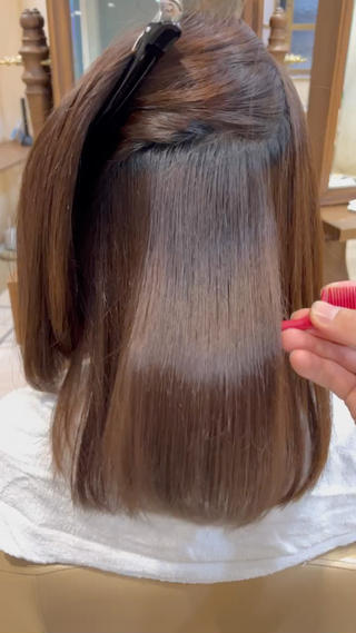 柔らか縮毛矯正《地毛風ストレート》
とにかく柔らかさにこだわった地毛風ストレート
元からストレートだったかのような
柔らかさがとにかくポイントです！
絶対にシャキシャキにならない地毛風ストレート、ぜひです 