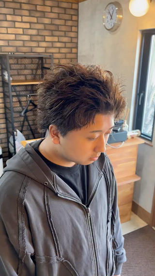 ピンパーマスパイキーショートでラフにかっこよく 