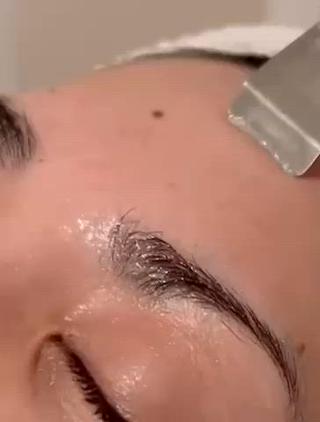 人気No. 1オプションメニューの毛穴洗浄
クレンジングや洗顔で落としきれなかったミクロの汚れまで専用機器で掻き出しますジェルが白くなっているのが溜まっていた汚れです角栓もスッキリお肌もツルツルになりしっかりスキンケアが浸透するお肌に整います 