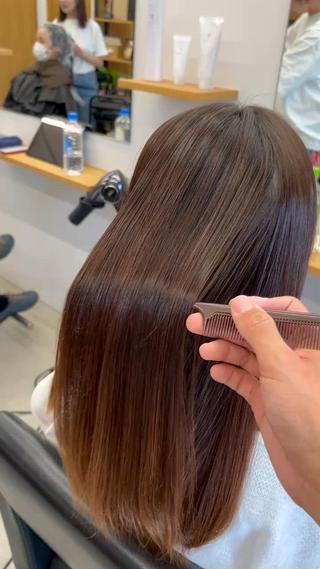 縮毛矯正です♪ハイライト履歴のあるお客様です♪しっかり塗り分けて綺麗にさせていただきます！！
ぜひ一度ご体験を！乾かすだけでツヤツヤです！ 
