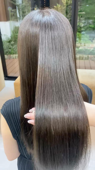 艶感たっぷりのオリーブカラー 