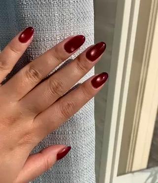 角度によって見え方が違うプルプルマグネイル 