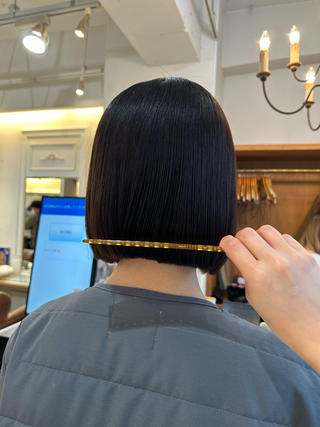 平日15時〜17時の間ご案内可能です︎
カラーも同時にできますのでカラーもしたい場合はメッセージしていただけると嬉しいです！
カラーは正規の40%OFFでご案内できます！ 