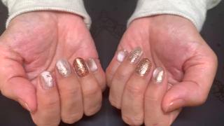 マグネットのワンカラーにミラーフラワーのアートで
ニュアンスっぽくアートを楽しむネイルです
 