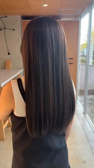 光の当たり具合で見え方が変わるオリーブカラー
赤みを最大限に消してるので赤みが気になる方はぜひ 