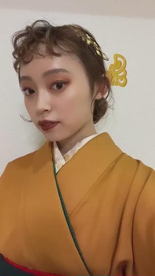 【渋谷駅徒歩5分】【渋谷公会堂５分】
成人式.卒業式も予約承っております
☆ウィッグを使ったロングアレンジ
ウィッグ込みのメニューあります！！
色は３パターン
ダークブラウン.ナチュラルブラウン.ハイトーンブラウンです！！

【成人式当日】
☆ヘアアレンジ＋振袖着付け                             15000円
☆ヘアアレンジ(ウィッグ込み)＋振袖着付け    18000円  ヴィックプレゼントです！！
☆ ヘアアレンジ＋振袖着付け＋メイク              19000円
☆ ヘアアレンジ(ウィッグ込み)＋振袖着付け＋メイク
                                                                              22000円

【当日以外】
☆ヘアアレンジ＋振袖着付け　　　　　　　　13200円

☆振袖着付け＋ヘアアレンジ(ウィッグ込み)　16500円
ヴィックプレゼントです！！

☆ヘアアレンジ＋袴着付け　　　　　　　　　10000円

☆袴着付けのみ　　　　　　　　　　　　　　5000円
☆袴着付け＋ヘアアレンジ(ウィッグ込み)        13000円

︎早朝料金　9時00分前から３０分ごとに500円です。

ヘッドアクセ気になる方
組み合わせ自由な
アクセ販売もしております！！

とても、とても、とても可愛く
こだわりたい方
ご予約お待ちしております

キャンセル料は無料なので
安心して下さい

早めのご予約オススメです！！　

早めにご予約頂いたお客様を優先して
時間をきめています。

LINEでの
打ち合わせ
できます

成人式、卒業式、 入学式の訪問着、 袴、  七五三、 結婚式、 参列、 前撮り、 などなど
も、承っております

渋谷区を中心に出張着付けもしております。
お気軽にお問い合わせくださいませ！！

#フリーランス美容師#成人式#成人式着付け#水引きアレンジ#ドライフラワーヘアアレンジ#金箔ヘアアレンジ#卒業式袴#袴レンタル#振袖レンタル＃袴ヘアセット＃振袖ヘアセット＃袴着付け＃成人式前撮り＃七五三着物着付け#結婚式着付け#渋谷#原宿#表参道#渋谷成人式#渋谷卒業式#渋谷結婚式着付け#渋谷成人式 着付け#渋谷成人式振袖着付け #渋谷公会堂 