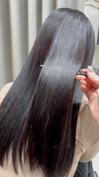 地毛風ダークブラウン
ほんのりアッシュで透明感を. 