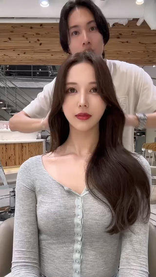 大人気のかきあげセンターパートは僕にお任せ下さい！
レイヤーカット×透明感グレージュの組み合わせで艶髪の色っぽhairに 