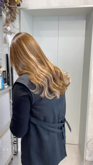 ハイライトはエクステです
《髪質改善リンゴ幹ロイヤルtr+ケアカラー
+似合わせカット→¥15000》
【エクステ】単品利用不可
《1本 550-》
※毛質、シールの強度、長さ、格ブランドでの
1番質の良い物を取り扱っております
《ティンセル ¥200-》