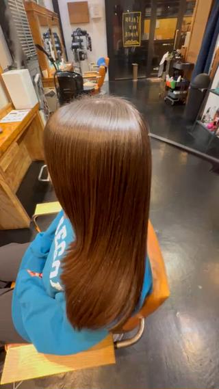 縮毛矯正後の乾かしたのみの仕上がりです。 