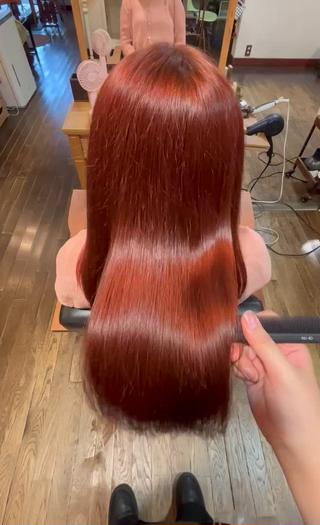 艶のある赤髪に染めさせていただきました
 