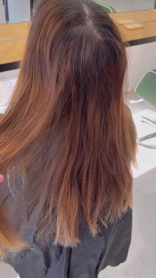 難しい履歴直しカラーです。

黒染めやセルフカラーの履歴を治す技術になります。

かなり難しい技術になりますので、お時間金額に余裕をもってご来店下さい 