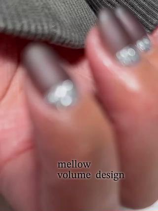 mellow volume designのサンプルから左右違う物を選び色味を合わせたデザインです 