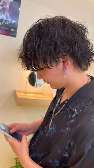 ミディアム メンズパーマ 岩成健志郎のヘアスタイル