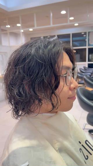 ミディアム メンズパーマ 岩成健志郎のヘアスタイル