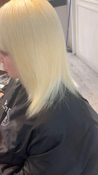 ホワイト系カラー！！

ブリーチ複数回必要な場合あり！ 