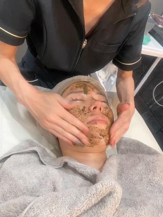 ハーブピーリング/韓国肌管理/フェイシャル/毛穴洗浄/眉毛/顔脱毛【糸脱毛専門】rev所属・ハーブピーリング🌹 毛穴洗浄❤️眉waxのエステ・リラクイメージ