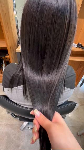 ワンカラー＋アプトグロストリートメント(水素)

黒は黒でも透明感のある黒
アプトグロストリートメントで手触り･ツヤ感◎ 