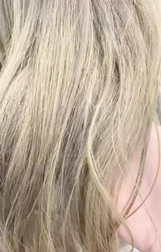 【ホワイトグレージュ】
#ブリーチカラー　#ブリーチ2回
#ホワイトカラー　#ホワイトグレージュ 