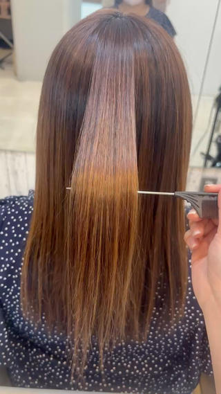 縮毛矯正でドライヤーだけでこの仕上がりです
湿気の多い時期にサラサラストレート目指したい方ぜひご予約ください 