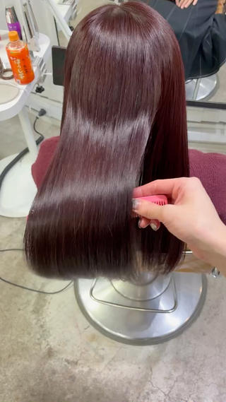 •春カラーで暖色がおすすめになります！
•ダメージケア、毛髪に合わせてて薬剤選定してるので透明感や柔らかい質感に 