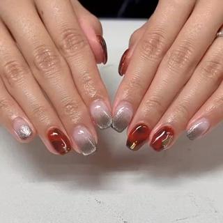 ラメの部分をマグネットにしてみました
べっこうネイルおすすめです 