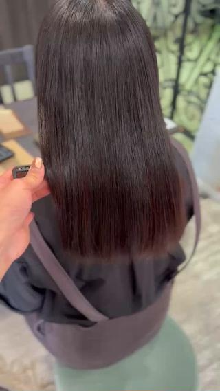 髪のお悩みにしっかり寄り添える美容師を目指しています

特におすすめなのが髪質改善メニュー

広がり・うねり・パサつきなど、一人ひとりの髪の状態に合わせて施術し、手触りの良い自然なストレートやまとまりのあるツヤ髪を叶えます

赤みを抑えたオリーブグレーや、柔らかい透明感のあるカラーも得意です
レイヤーカットで動きを出して、ナチュラルに垢抜けたい方にもおすすめです

「自分に何が似合うか分からない…」という方も、丁寧にカウンセリングしてご提案しますのでご安心ください 