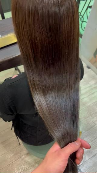 韓国で大人気のコモレビトリートメント！
韓国江南区から逆輸入！！！
弱った髪にハリコシ、艶を与えて持続力も抜群です！
是非お試しください＾＾ 