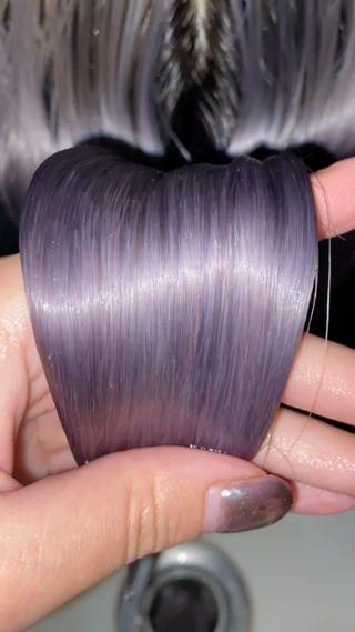 ケアブリーチ、ケアカラーを使うことでカラーのダメージを94%カットしてくれるので、艶々ハイトーンが叶います 