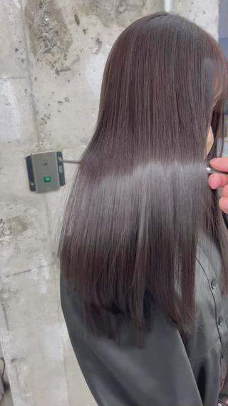 インスタ見て来てくれてありがとうございます

めちゃくちゃ嬉しいです
・

リピート90%超え
リンゴ幹髪質改善トリートメントをオススメしているのはちゃんと理由があります
.
通常のトリートメントに比べて持ちが2倍以上あり、トリートメントをしてもらう度にケラチン結合が起こるので土台からどんどん綺麗になれるからです
.
癖でお困りの方はまずは髪質改善ストレートがオススメです。
.
ツヤが出て手触りが復活していくのでお手入れも楽になります
.
乾かすだけで褒められる髪質にチェンジしていくことが出来る数少ない技術です。
.
実はさらに得意なのはカットです。
スキバサミを極力使わずにカットするので毛先のまとまりが目に見えて違ってきます
僕のスタイルがなぜこんなにも綺麗に見えるのか、その秘密はカットにもあります
.
丁寧なヘアケアと丁寧にするカット、そして透明感のあるカラーの組み合わせは最強です
.
#天王寺髪質改善#天王寺カラー#髪質改善天王寺#カラー天王寺#天王寺トリートメント#髪質改善トリートメント#髪質改善ストレート#大阪髪質改善#大阪トリートメント#大阪酸性ストレート#大阪カラー#梅田カラー#梅田トリートメント#梅田髪質改善#梅田#カラー梅田#髪質改善梅田#ブリーチ無しカラー 