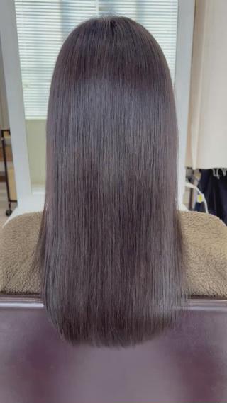 パーマにブリーチというハイダメージも改善できます！
カラーはグレー系で大人っぽく 