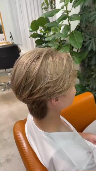 黒髪からブリーチし、ブロンドベージュにしました！ 