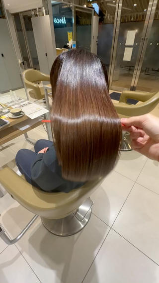 ロング 美髪ストレート AOYAGIのヘアスタイル