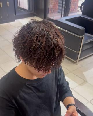 ミディアム パーマ メンズ 【フェザーパーマ】 【縮毛矯正】鶴田文のヘアスタイル