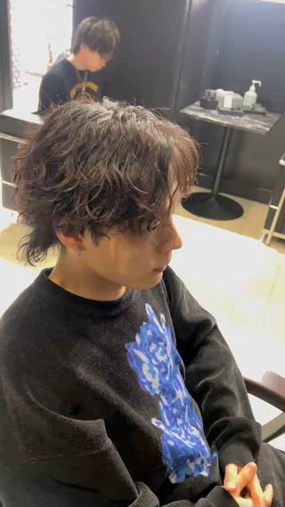 ミディアム パーマ メンズ 【フェザーパーマ】 【縮毛矯正】鶴田文のヘアスタイル