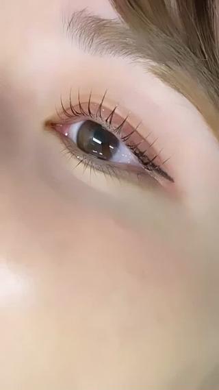 ♡パリジェンヌ♡
根本立ち上げのデザインになるので、お目元ぱっちりさせたい方やまつ毛の長さを強調したい方におすすめです 