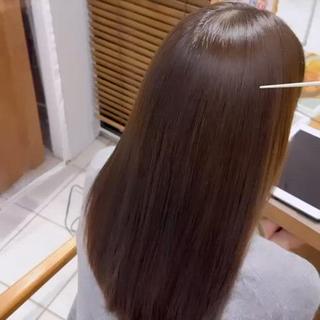 ダメージを最小限に抑えたホリスティック処方のカラーで究極艶髪へ