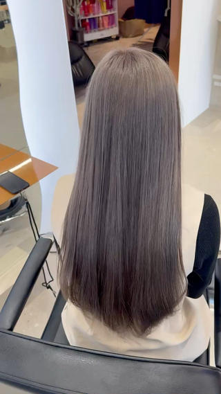 ハイトーングレージュ