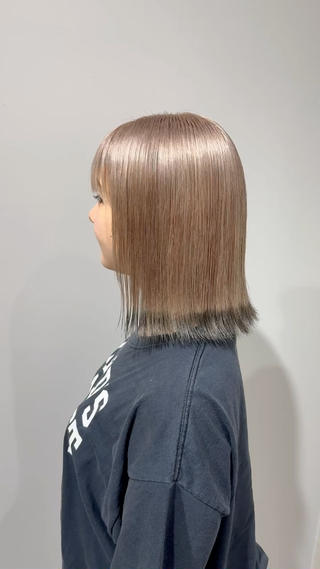 切りっぱなしボブカット＋ケアブリーチリタッチ＋ミルクティーベージュ︎ブラックエンドカラー＋トリートメント＋マイクロバブル︎ 