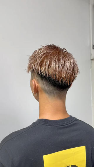 フェードショートカット＋ケアブリーチ＋ミルクティーベージュカラー＋トリートメント＋マイクロバブル︎ 