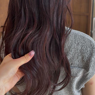 Autumn color 

brownを入れることによってpink系のカラーでも温かみのあるニュアンスカラーに
ワンカラーなので室内にいる時の色味と、自然光に当たるとでる色味もどちらも楽しめます 