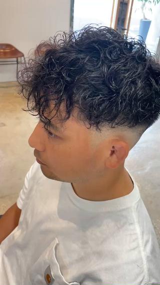 ショート パーマ メンズ 飯泉/メンズカラー ツイスパ/メッシュのヘアスタイル