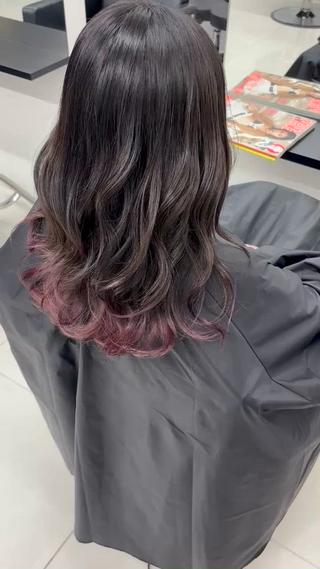 グラデーションカラーは境目が気になることはなく、自然に繋がるのでぱつっとなりたくない方におすすめです！ワンカールでも可愛いので学生さんにもおすすめです！ 