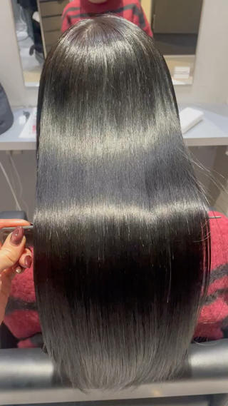 ブリーチ履歴5回以上でもこの艶と手触りが柔らかくなります！！ 