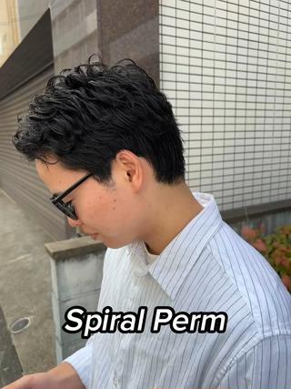 しっかり動きを出した大人スパイラルパーマ
 