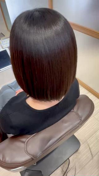 「縮毛矯正でもナチュラルな仕上がりに」

広がり・うねる髪を、自然にまとまるストレートへ
アイロンを毎日通さなくてもOKな“柔らか質感”を大切にしています。

#縮毛矯正#弱酸性縮毛矯正#艶髪#まとまり髪#髪質改善
 