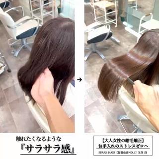 風にふわりと揺れる髪。
何気ない仕草の中で、
自然に光を集めるようなサラサラの質感。

頑張って整えなくても、手ぐしだけでまとまる。
そんな“ちょうどいいきれい”が、
毎日を整えてくれる。

髪質改善縮毛矯正で手に入るのは、
まっすぐな髪だけじゃない。
触れたくなるような柔らかさと、
無理をしない自然な美しさです。 