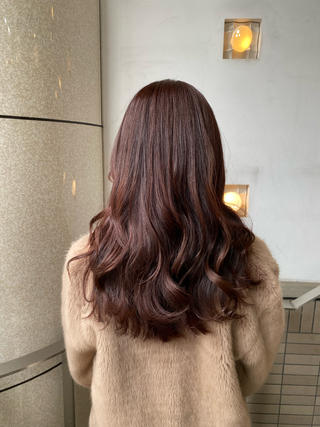 やり過ぎないレイヤーカットで巻きやすくカールの持ちも良いロングレイヤーです 